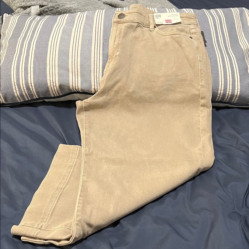 Levi's Women’s Khaki/Tan Straight Chino Pants